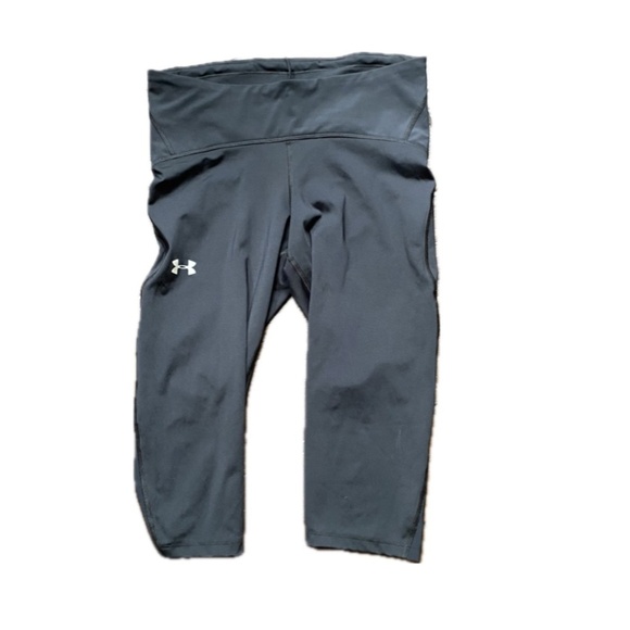Under Armour Pants - 🎉Under Armour Black Cropped Length Women’’s Workout Leggings Size Large